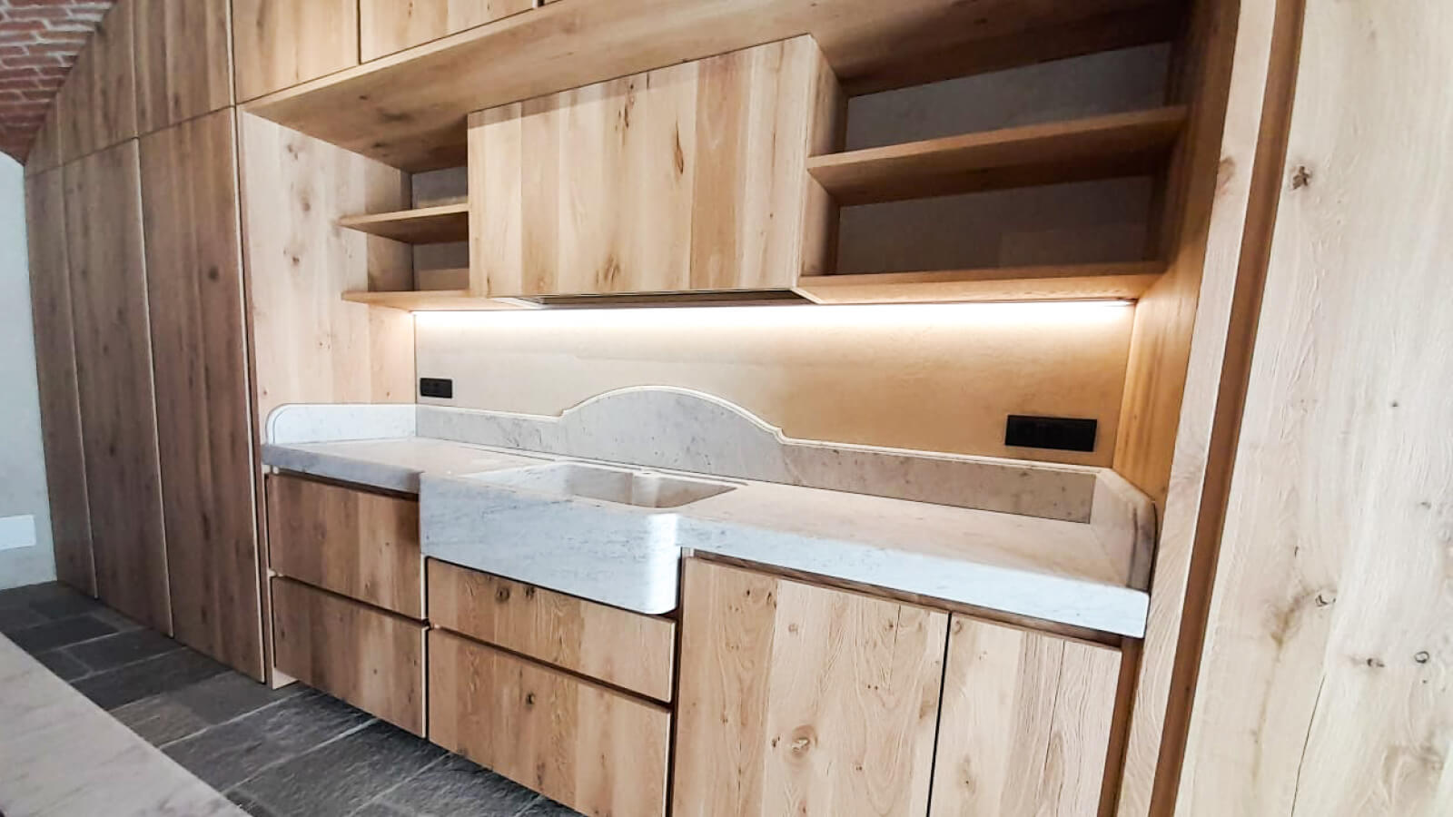 Cucina con lavandino in Marmo