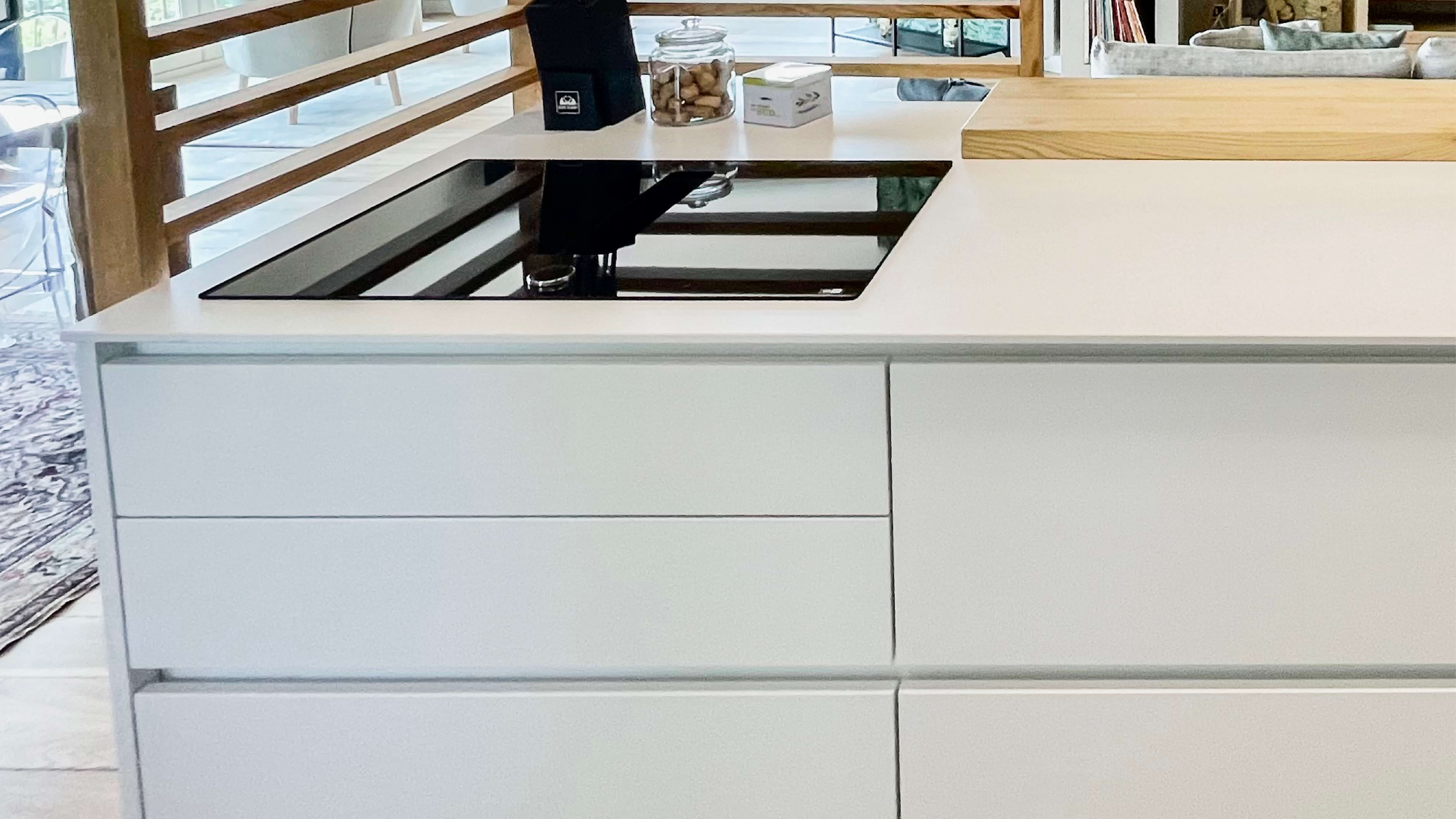 Cucina Teal particolare cassettiera